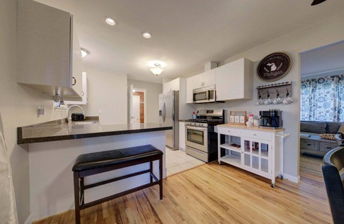 Farmington Hills House | Cozy home sleeps 10, fire-pit, entertaining space