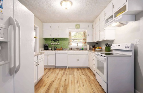 Lee's Summit House | Cozy Home Sleeps 10 Walk to FIFA Fan Fest Shuttle!