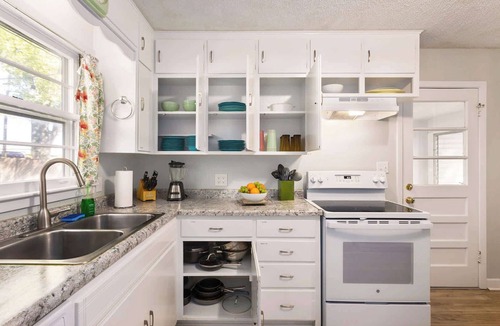 Lee's Summit House | Cozy Home Sleeps 10 Walk to FIFA Fan Fest Shuttle!