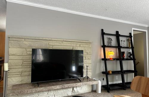 Federal Way House | Cozy Home Surrounded by Trees