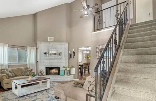 Huffman House | Cozy home w/ fast wifi, indoor fireplace in quiet cul-de-sac