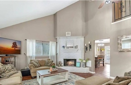 Huffman House | Cozy home w/ fast wifi, indoor fireplace in quiet cul-de-sac