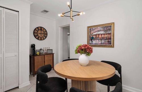 College Park House | Cozy home w/full kitchen & work space