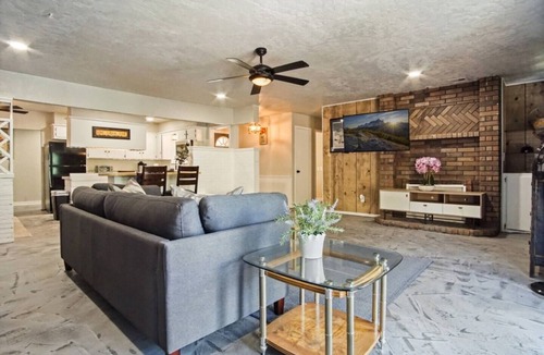 Midwest City House | Cozy home with fenced yard in Midwest Citynn