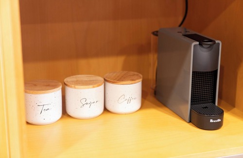 Glenelg Villa | Cozy Home with fireplace 5mins to beach