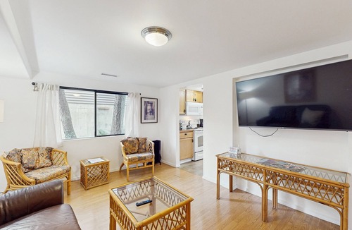 North Beach/Blue Ridge House | Cozy home with full kitchen, fast wifi & easy beach access