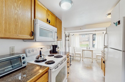 North Beach/Blue Ridge House | Cozy home with full kitchen, fast wifi & easy beach access