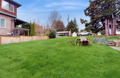 North Beach/Blue Ridge House | Cozy home with full kitchen, fast wifi & easy beach access