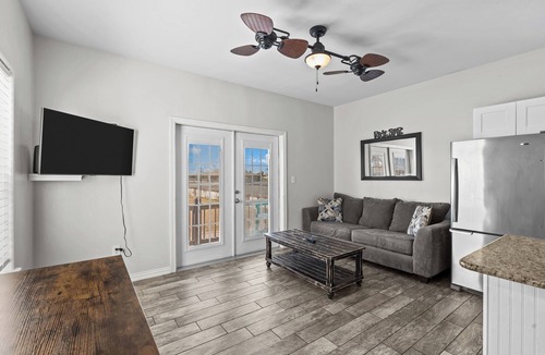 North Beach House | Cozy home with Harbor Bridge & Ocean views. Close to Beach
