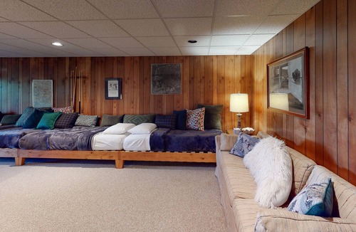 Wilmington House | Cozy home with large deck, views, pool table & pools