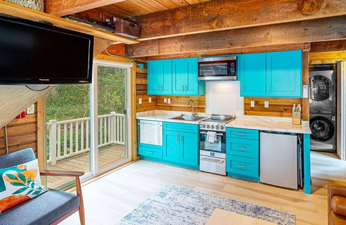 Manzanita House | Cozy home with loft, steps to ocean, with workspace and streaming