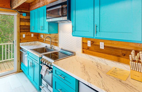 Manzanita House | Cozy home with loft, steps to ocean, with workspace and streaming