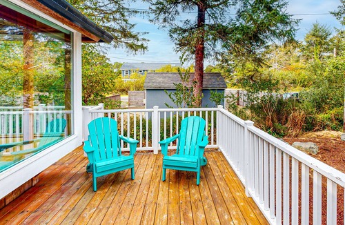 Manzanita House | Cozy home with loft, steps to ocean, with workspace and streaming