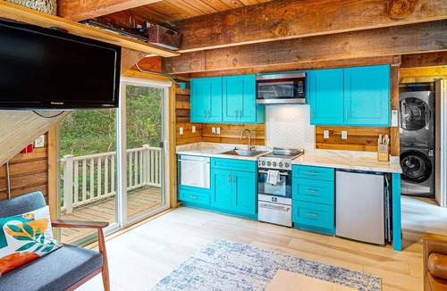 Manzanita House | Cozy home with loft, steps to ocean, with workspace and streaming