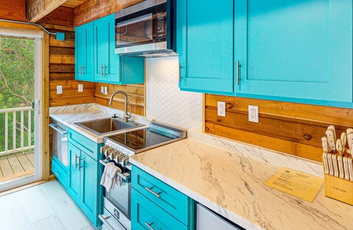 Manzanita House | Cozy home with loft, steps to ocean, with workspace and streaming
