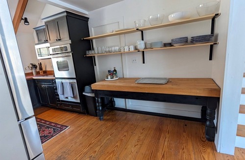 Dorset House | cozy home with mountain views.