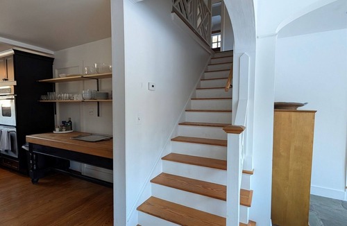 Dorset House | cozy home with mountain views.