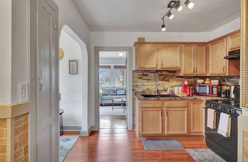 Charlotte House | Cozy home with office walking distance to beach