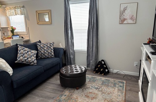 Arundel House | Cozy home with open floor plan near Kennebunk and Maine coast.