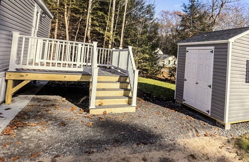 Arundel House | Cozy home with open floor plan near Kennebunk and Maine coast.
