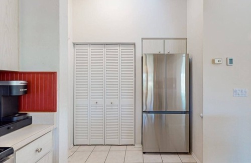 Gulf Cove House | Cozy home with private pool, lanai, central AC & washer/dryer