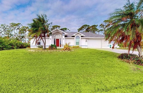Gulf Cove House | Cozy home with private pool, lanai, central AC & washer/dryer