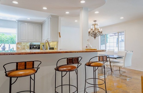 Sherman Oaks House | Cozy Home with Pool and Jacuzzi Minutes from Universal Studios