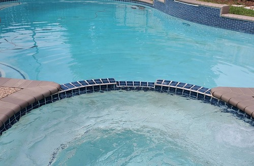 Humble House | Cozy home with private swimming pool and spa Near IAH Airport