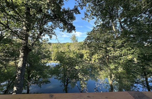 Mammoth Spring House | Cozy Home with River View