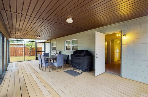 Tampa House | Cozy home with screened lanai foosball and fenced yard