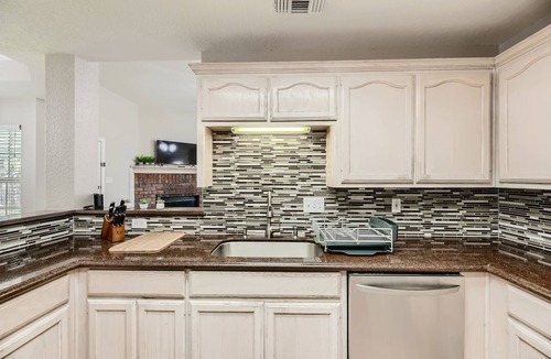 Georgetown House | Cozy Home with Spacious Backyard - by Pmi Austin Metro