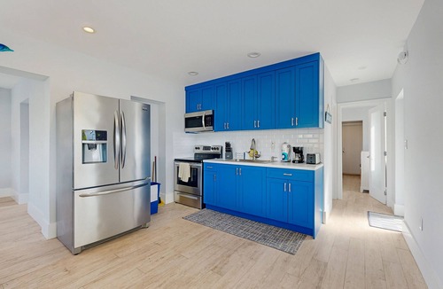 Little Venice House | Cozy home with water access, full kitchen, internet, AC
