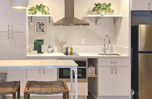 Winlock Apartment | Cozy Hotel-Style Stay w/On-Site Gift Store & Event Space Access!