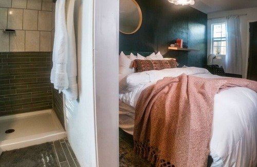 Handley Bed & Breakfast | Cozy House - 1 Bedroom with Private Bathroom