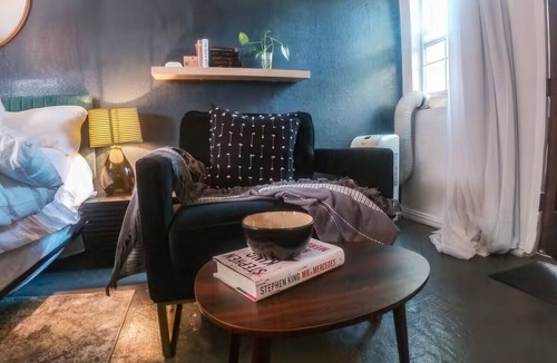 Handley Bed & Breakfast | Cozy House - 1 Bedroom with Private Bathroom