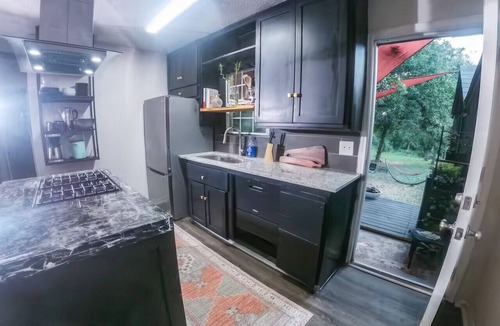Handley House | Cozy House - 1 Bedroom with Shared Bathroom