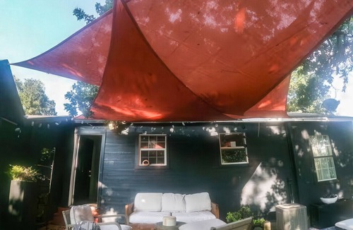 Handley House | Cozy House - 1 Bedroom with Shared Bathroom
