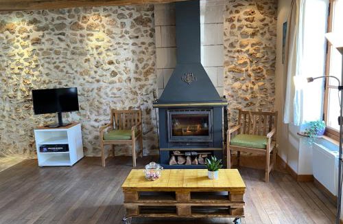 Montbazon House | Cozy house, centre bourg, 2 suites, cheminée