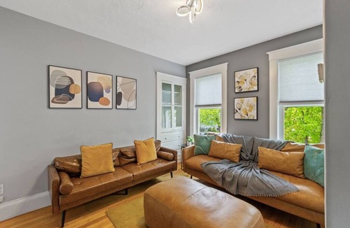 South Side House | Cozy house close to Brandeis, Bentley, Moody St