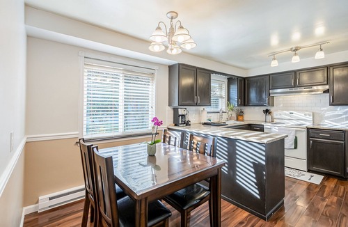 Lacey House | Cozy house close to EVERYTHING!