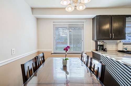 Lacey House | Cozy house close to EVERYTHING!