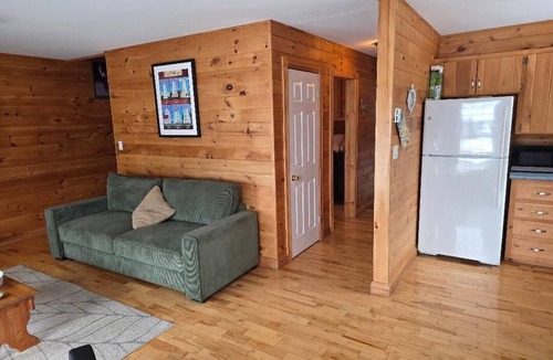 York Cottage | Cozy House/Cottage, minutes to National Park & Golf Course