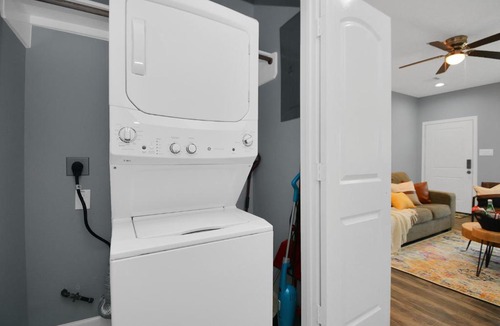 Southeast Houston House | Cozy House for group trips - Near Hobby, NRG, Med Center, UH, TSU