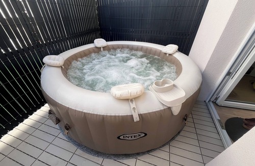 Ittenheim House | Cozy house - games room, cinema room, Jacuzzi.