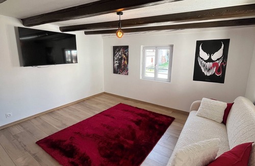 Ittenheim House | Cozy house - games room, cinema room, Jacuzzi.