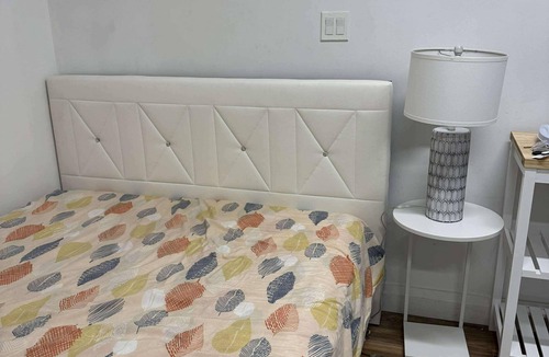 Oakridge House | Cozy house in charming Toronto with WiFi, AC