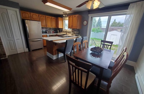Saint Constant House | Cozy House in St-Constant-3 bedrooms-25min dowtown