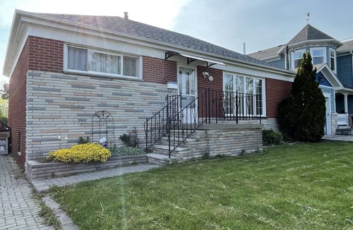 Scarborough House | Cozy House in the Bluffs.