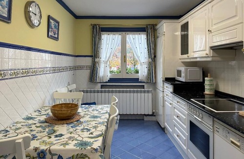 Olaeta Apartment | cozy house in the same main square of the town