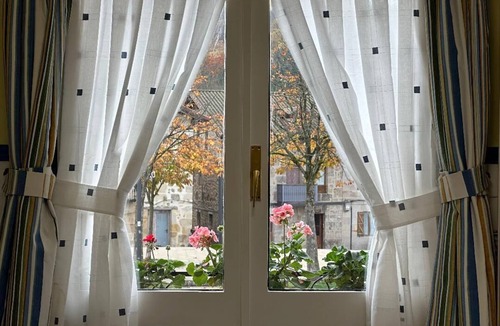 Olaeta Apartment | cozy house in the same main square of the town